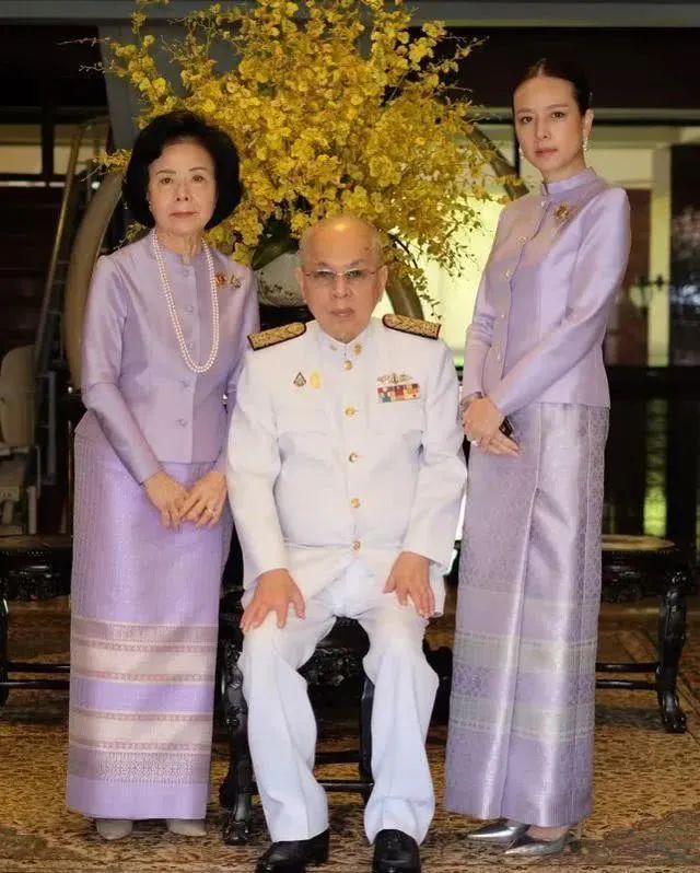泰国王室宫斗反转新欢强势登场资产过千亿的大美女会是最后赢家吗