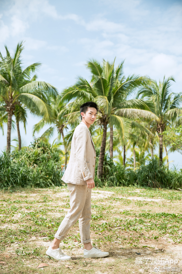 光听名字非常有小言男主的感觉,橘又发现了一位叫裘慕远