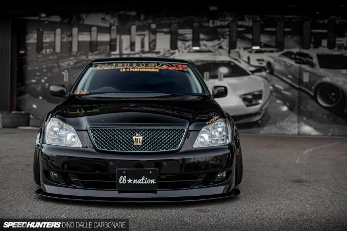 一台独特vip风格的十二代丰田皇冠