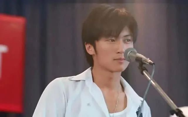 《乘风破浪的姐姐》未亮相的最后底牌，神似王菲颜值不输艺人，网友：直接出道吧