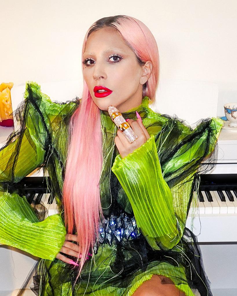 lady gaga自曝戒烟成功 烟瘾大到曾一天抽40根