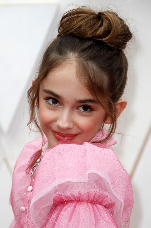 童星茱莉亚巴特斯粉红裙亮相笑容甜美犹如公主