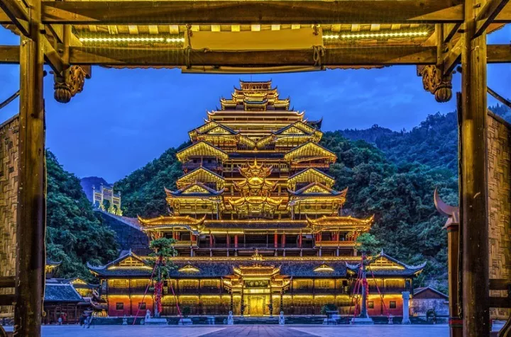 九黎宫——建筑的形式由四合院到吊脚楼到冲天楼三合为一,是我国目前