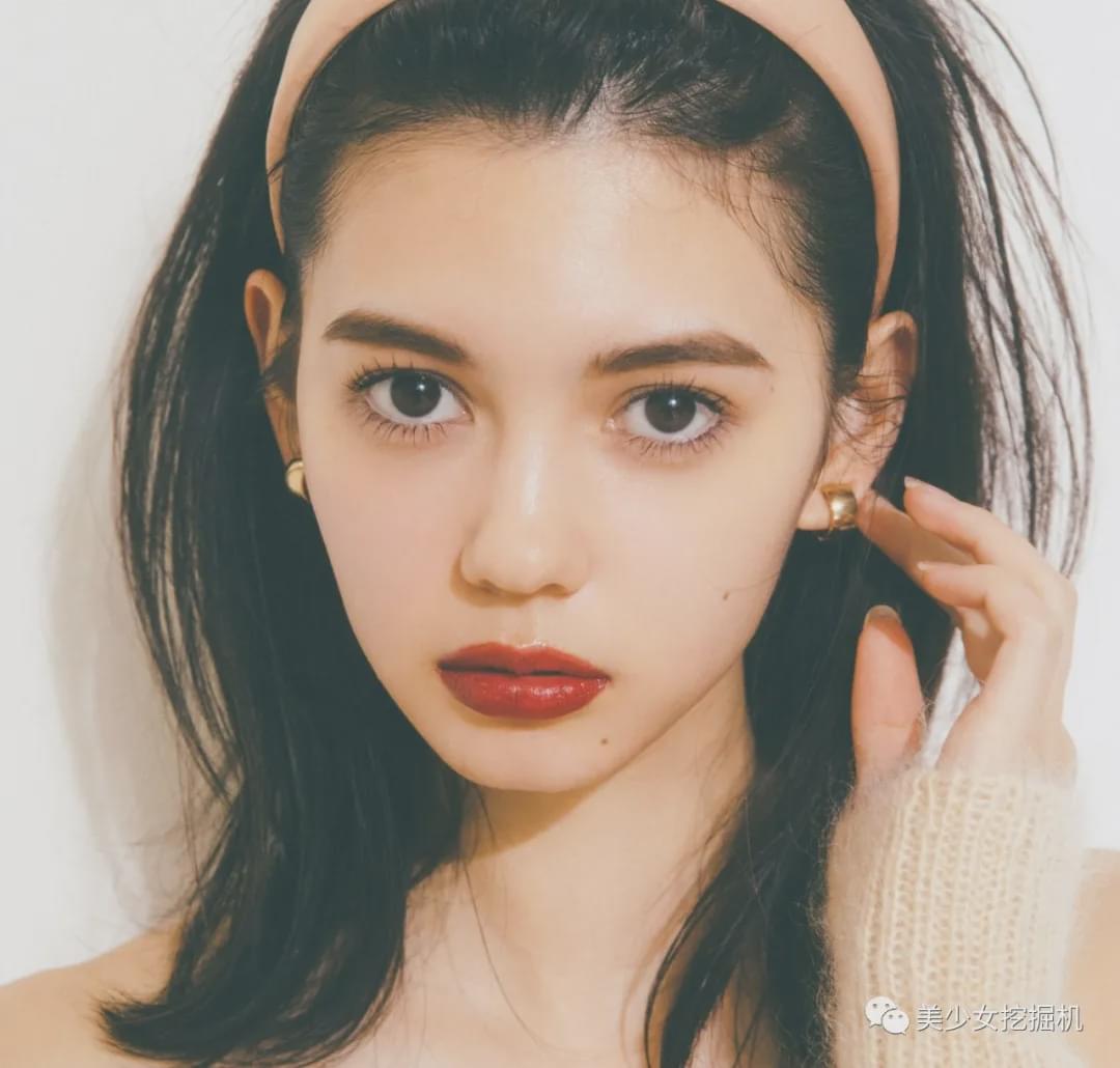 国际版抖音最火网红,一条广告收入六位数,然而娃娃脸是p出来的?