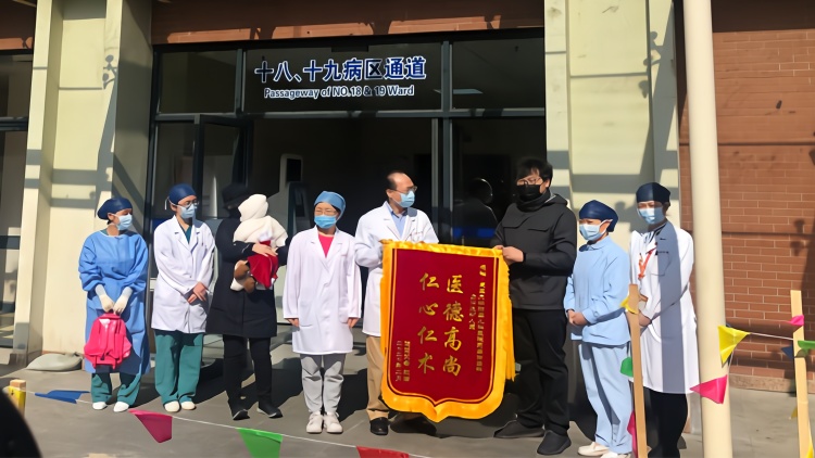 上海最小新冠肺炎患儿出院 精神胃口好无需吃药