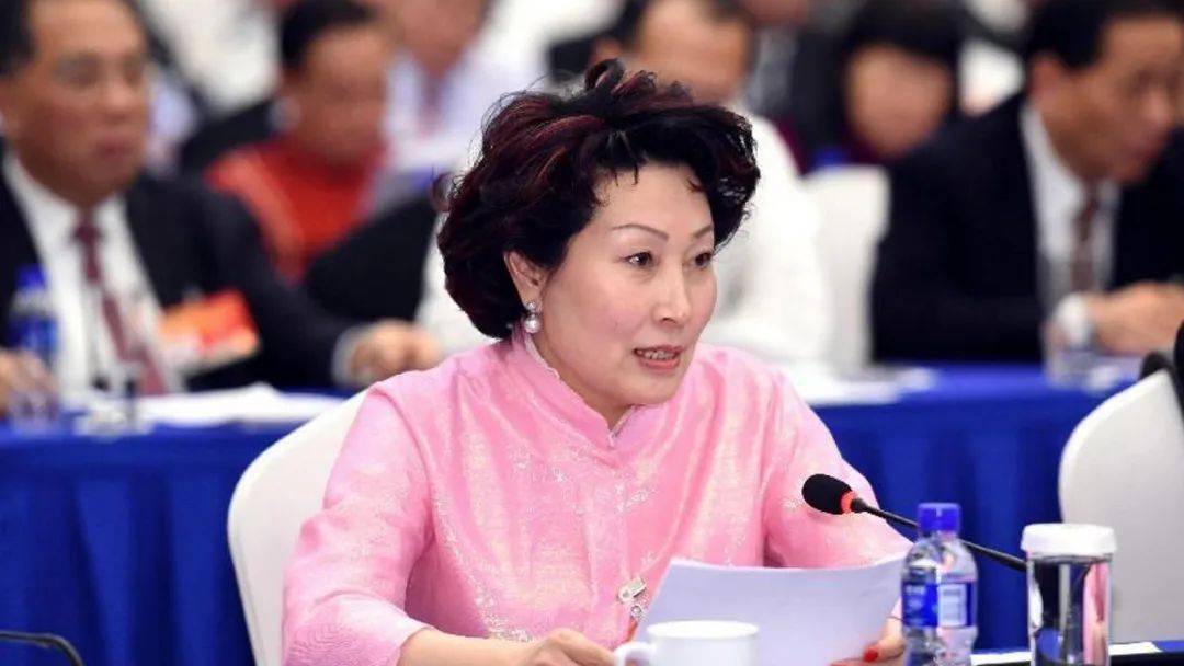 从特异功能女孩到440亿富豪一个陕西女人的逆袭