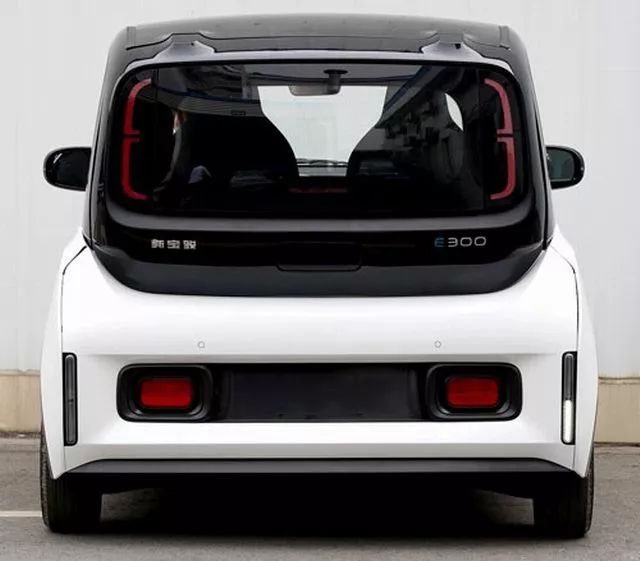 看个新车丨续航小幅提升新宝骏e300三座实拍