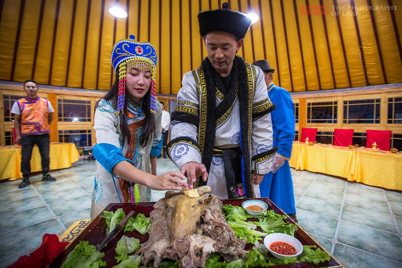 蒙古族独特的"乌查宴",羊尾肉给最尊贵的客人,很多人不敢下口