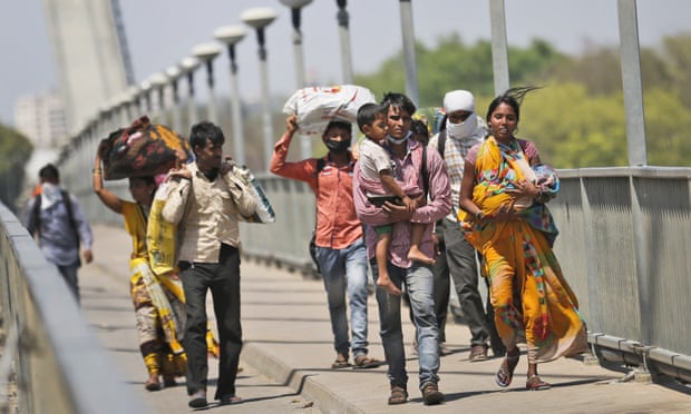 数百万印度农民工因疫情被迫返乡，已有20多人徒步死在路上
