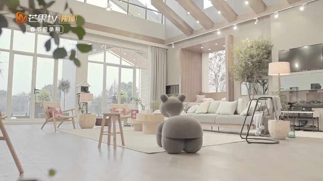 朋友请听好里的主播们也住得太好了吧来看看四字弟弟的撸猫日常