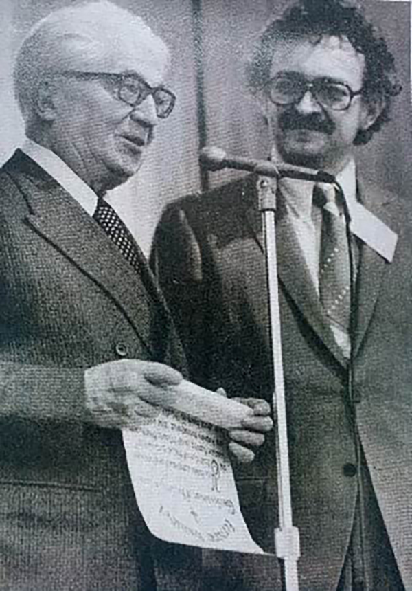 1976年,沃勒斯坦(右)与布罗代尔(左)摄于布罗代尔研究中心成立之日。