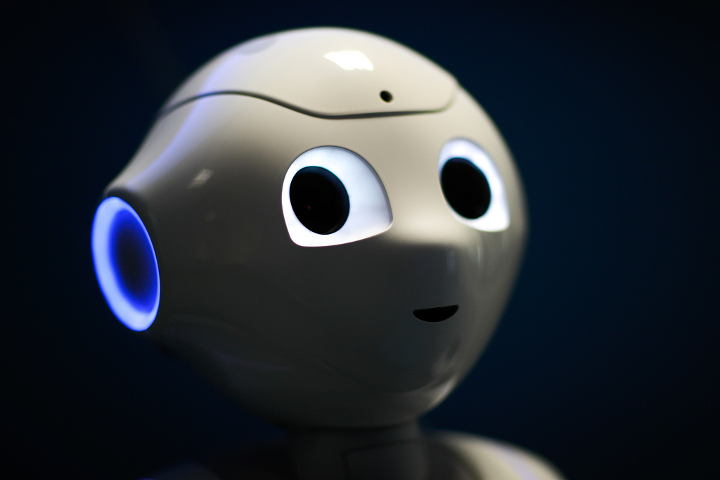 法国巴黎,法国机器人研发商软银机器人(softbank robotics)在巴黎展出