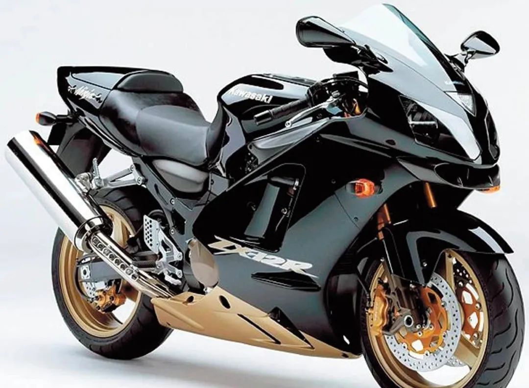 开拓全新摩托车世代的川崎zx-12r,首款单体背脊式车架