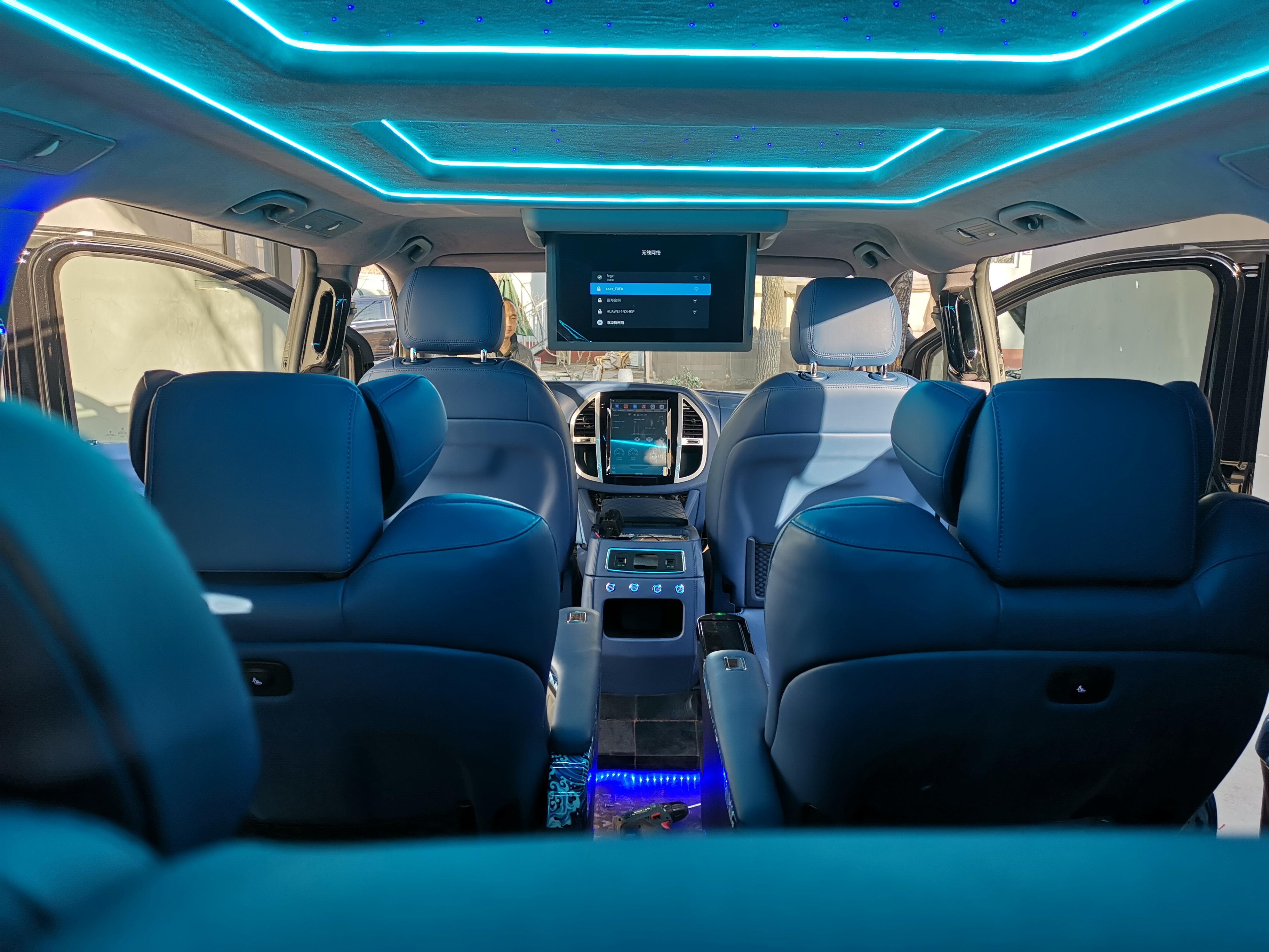 奔驰威霆国六商务车 时尚内饰升级 尽享尊贵乘坐体验 __凤凰网