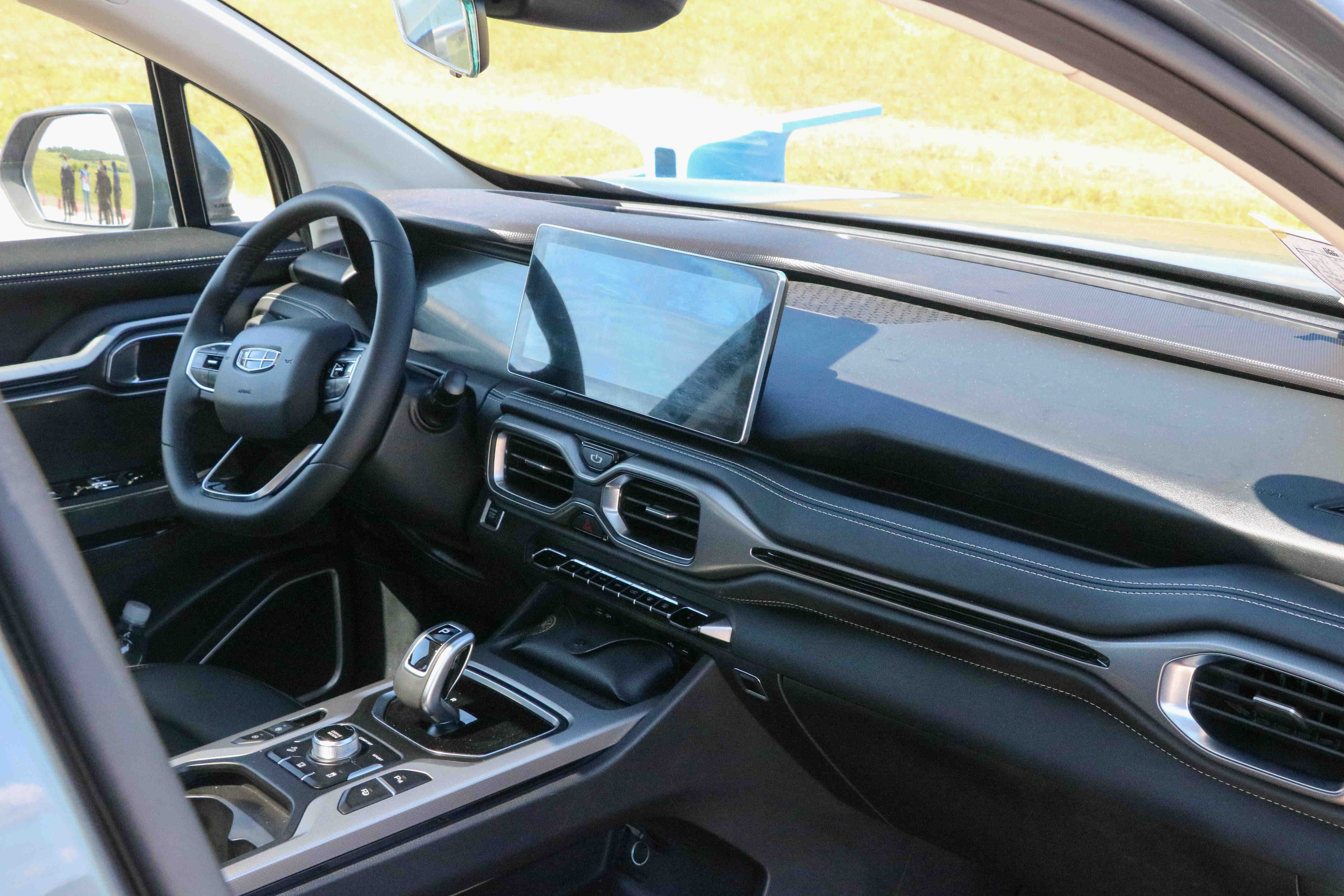 空间比肩汉兰达试驾吉利豪越旗舰型