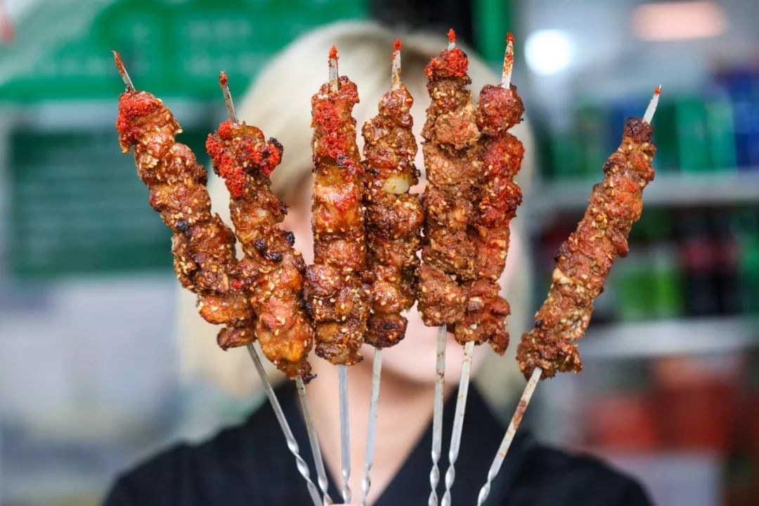 别去牛街了!小时候最爱的电烤串!价格依然是个位数__凤凰网
