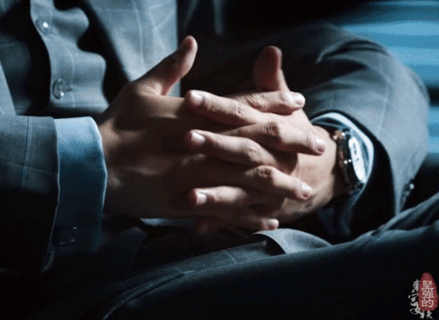 李小冉是掌中之物原型分手被黑道男友监听4年威胁毁容