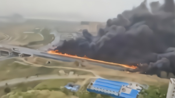 装载32吨汽油油罐车连霍高速三门峡段侧翻着火，2人死亡（视频）