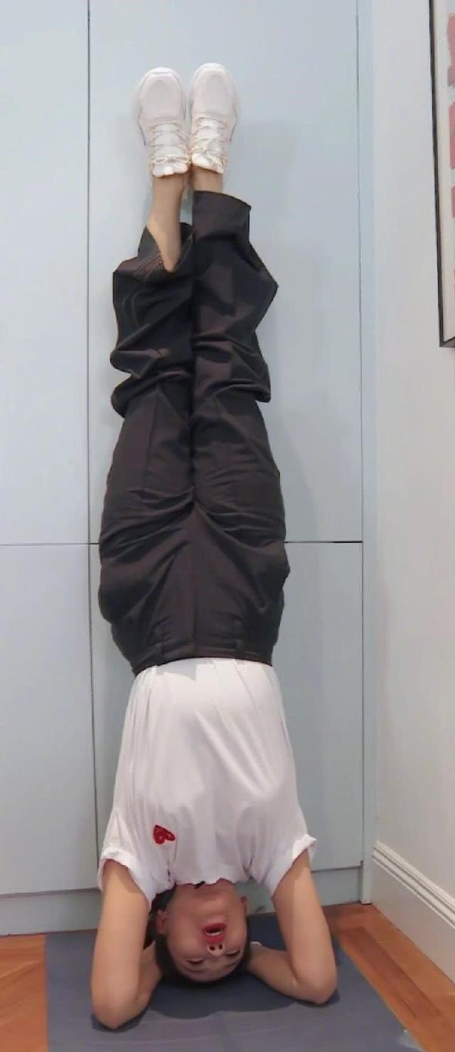 直播人数突破两千万,41岁的刘涛倒立直播,身材依旧凹凸有致