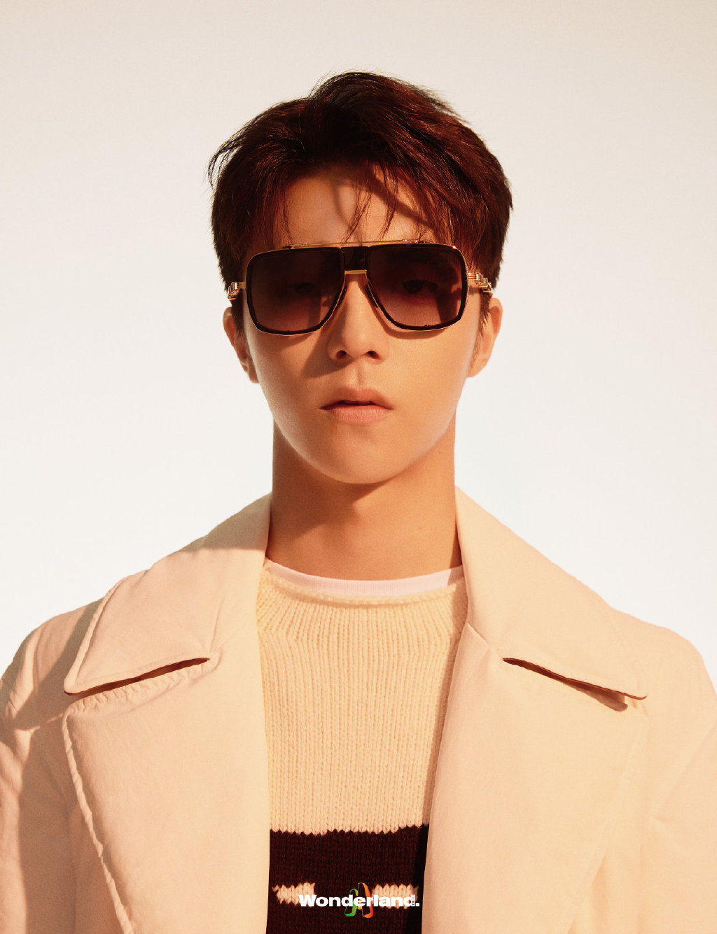 陈立农《wonderland》中文版创刊封面曝光 不被定义