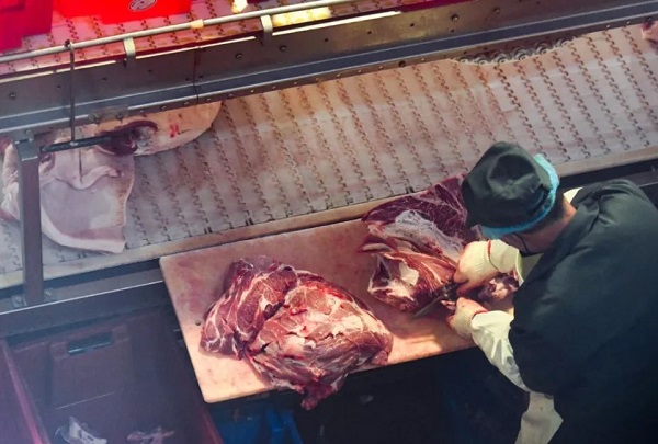 首都市场肉类产品供应的主力军,保证了北京家庭"肉案子"上品类的丰富
