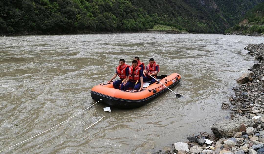 四川森林消防全力备战防汛抗洪:皮划艇,救生绳索都用上了__凤凰网