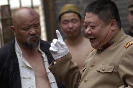 第二个是《小兵张嘎》中的胖翻译,由演员刘金山饰演.