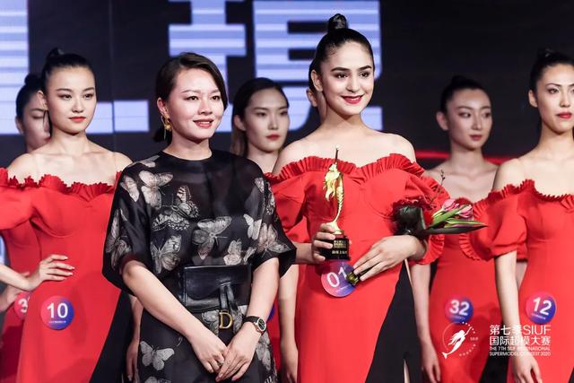 (恭喜1号选手阿迪拉·阿扎提荣获最佳上镜奖)