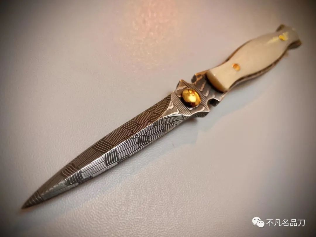 2cm柄 材:zytel,内衬0度c淬火(sub zero quenched)的440a不锈钢锁 型