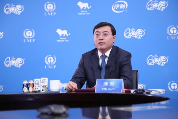 牛奶瓶上还原大草原伊利云捐助带孩子们一起保护多彩地球