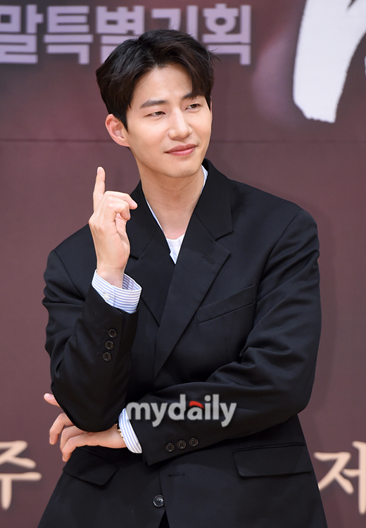 宋再临确定出演漫改网剧刚刚三十岁