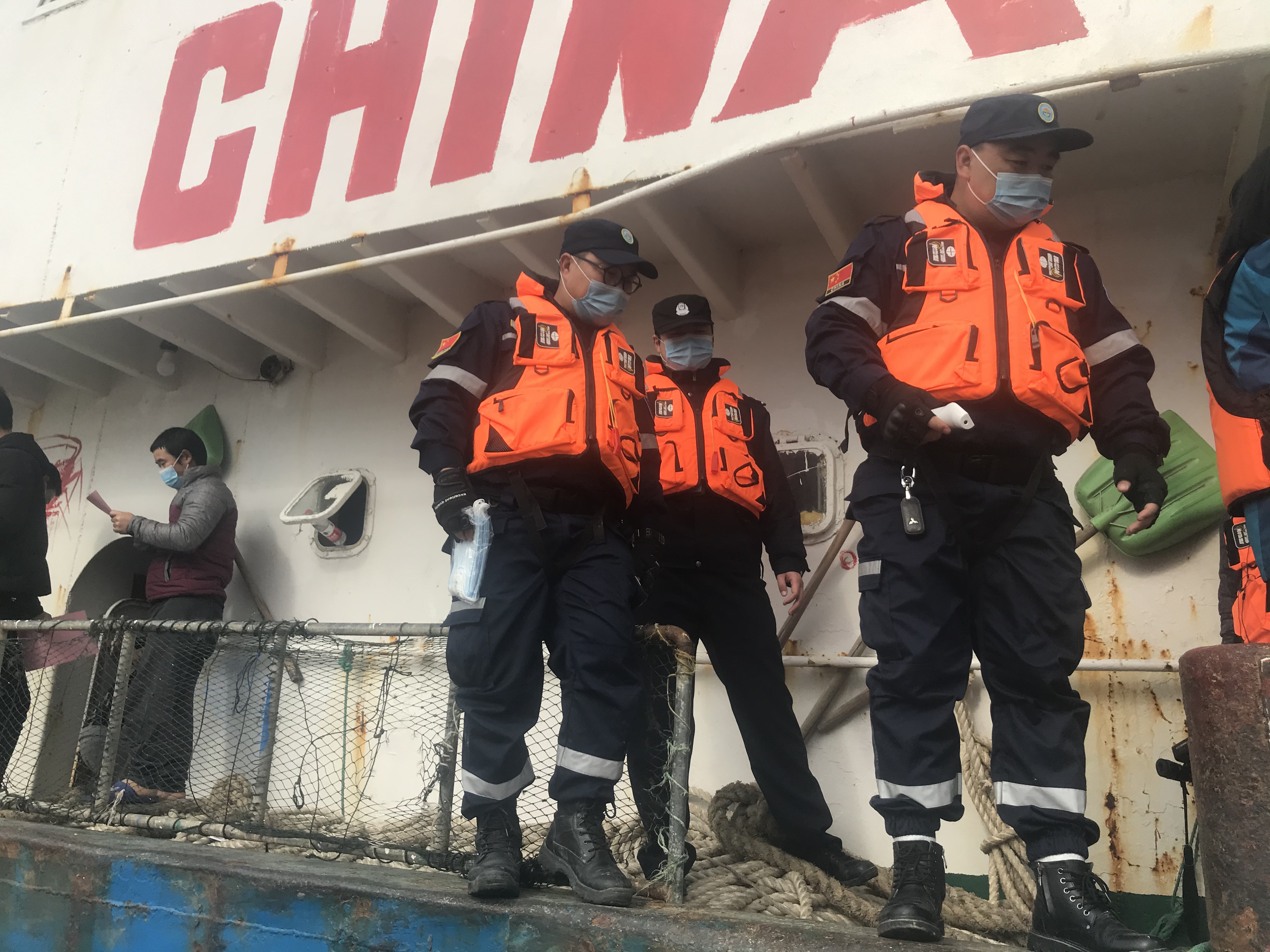 台州玉环:海韵救援队助力政府做好海上防"疫"工作,守牢海上"玉"门关