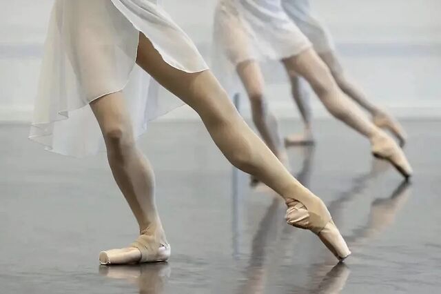 芭蕾舞者的脚华为图片