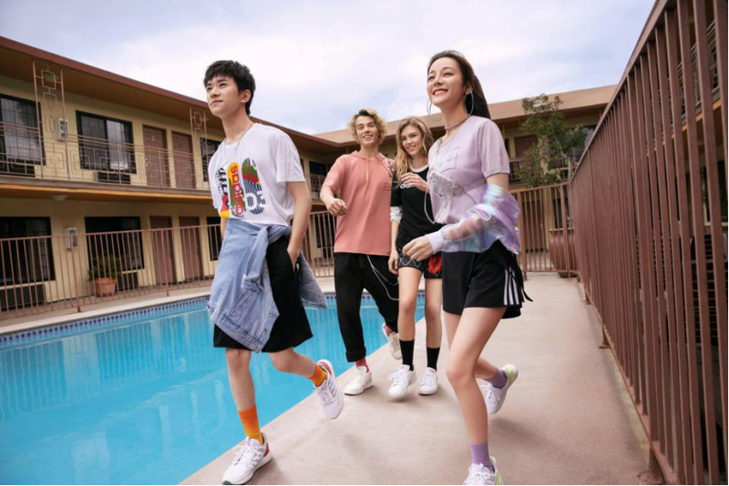 三条纹返场 即刻创造 阿迪达斯携众代言人分享三条纹 8