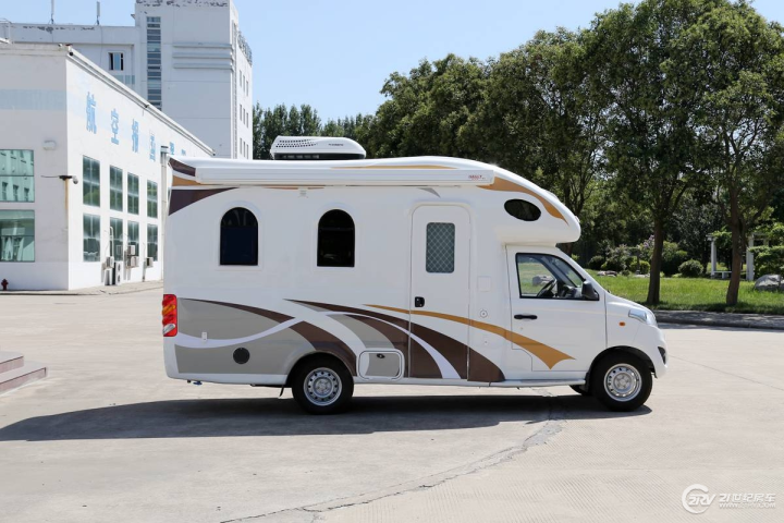 新飞c型房车:比如新飞的这款c型房车,采用的底盘是北汽福田的祥菱微卡