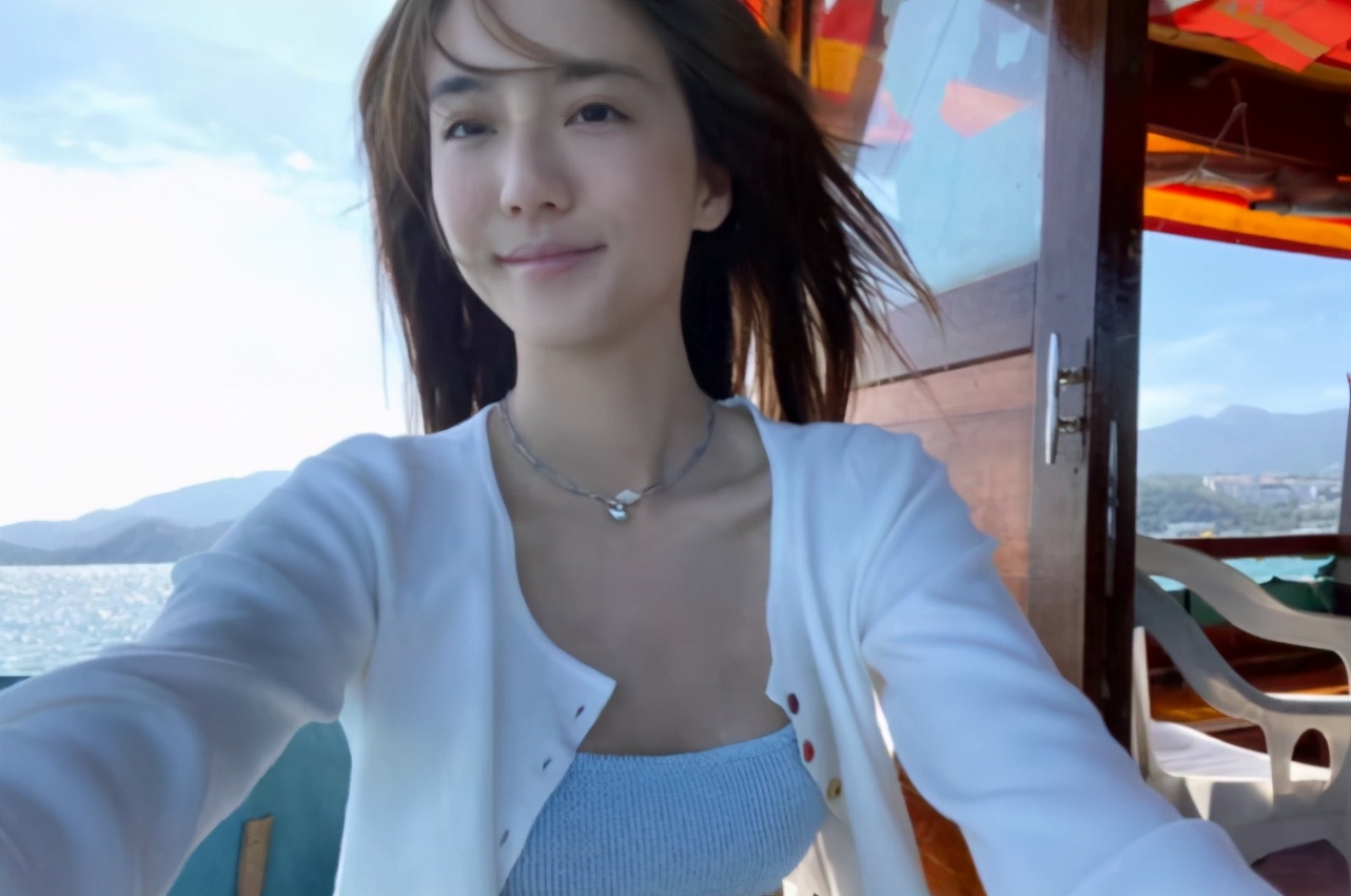 林峯前女友吴千语出海秀泳装美照,蛮腰长腿养眼