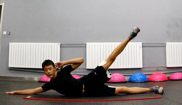腹肌训练①丨单侧卷腹抬腿