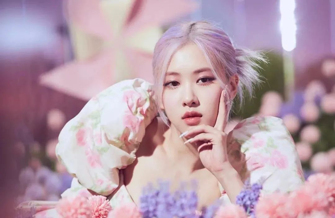 辣妹y2k风格不同,四位仙女在新歌《ice cream》mv中的造型就像歌名一