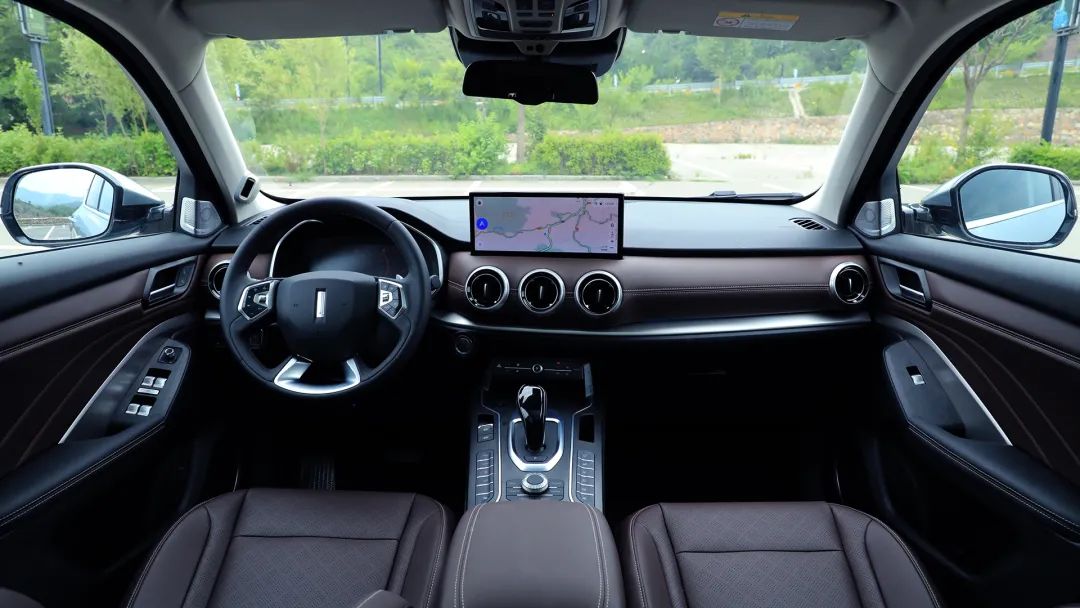 vv6的内饰整体崇尚简约主义,时尚且前卫.