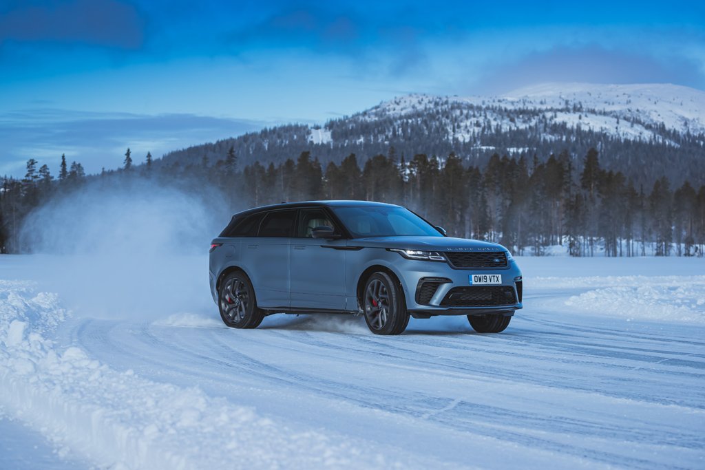 路虎以独特的雪景艺术庆祝成立50周年__凤凰网