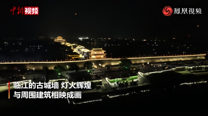 航拍襄阳古城夜景：霓虹璀璨 流光溢彩