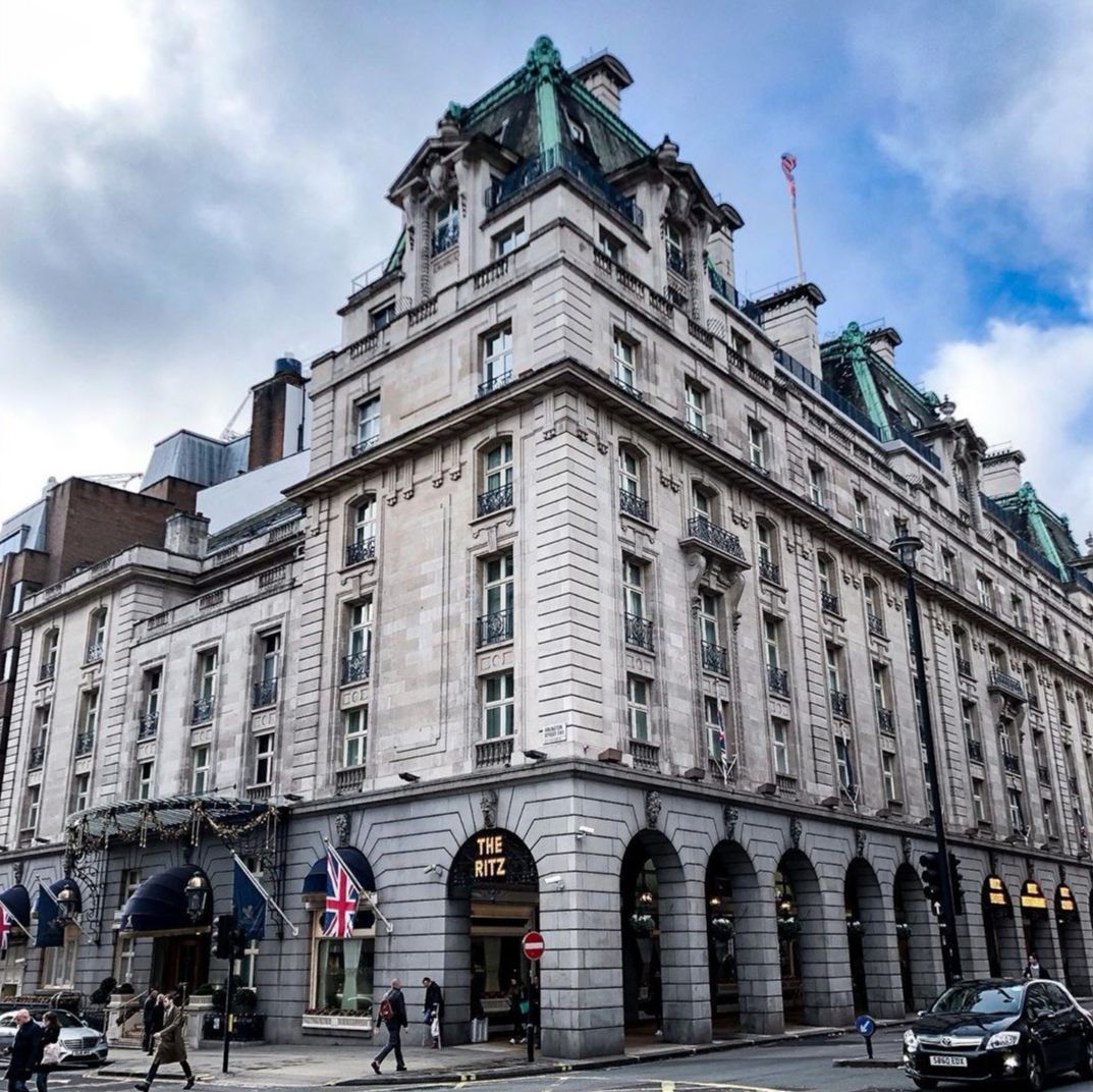 伦敦丽兹酒店挂牌出售,百年传奇酒店标价14亿英镑!
