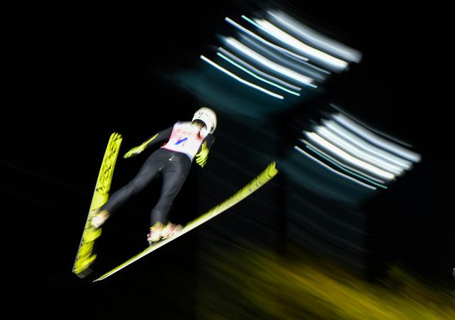 ↑10月2日,跳台滑雪国家集训队选手倪小童在女子个人标准台比赛中,她最终以161.5分的总成绩获得首日比赛该项目第四名。