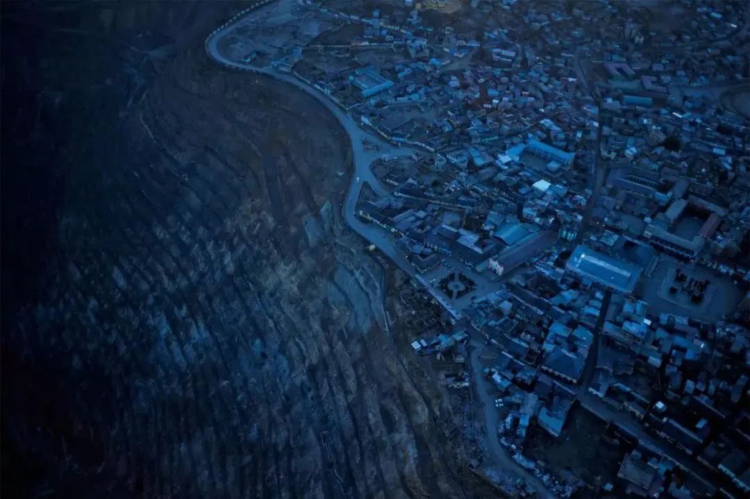 被挖空的秘鲁小镇因银矿而繁荣又因铅矿成为恐怖城市