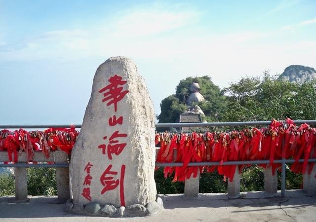 在华山之巅,来一场巅峰论剑,两条路线带你玩转华山