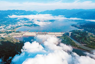 中国长江三峡枢纽工程全景。郑家裕摄