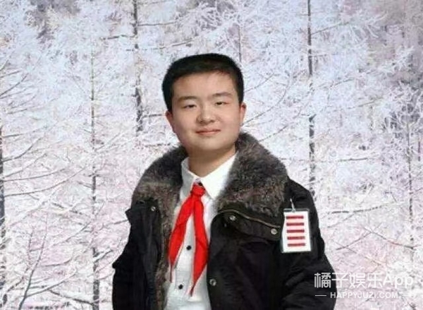 还记得“五道杠少年”黄艺博吗?他22岁长这样…_凤凰网