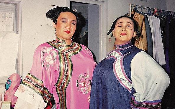 曾参演过周星驰多部电影,在《审死官》中的奶妈角色更是演得入木三分