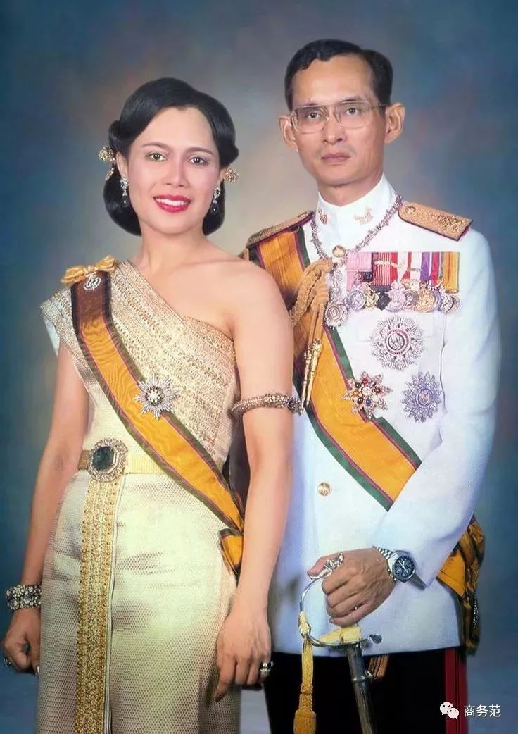 泰国王太后88岁生日和老国王相爱相杀无底线溺爱儿子