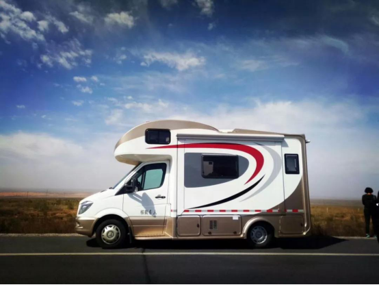 谁说轿车不能改房车宝马m4的单人房车你一定没见过